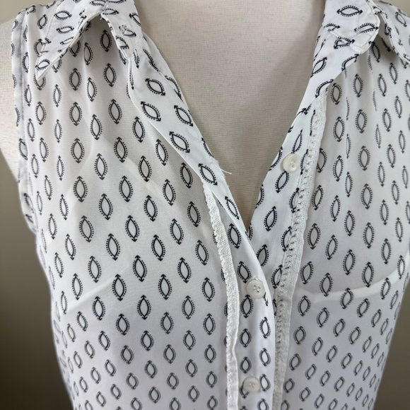 Sleeveless Cream and Black Patterned Mini Dress - Picture 2 of 4